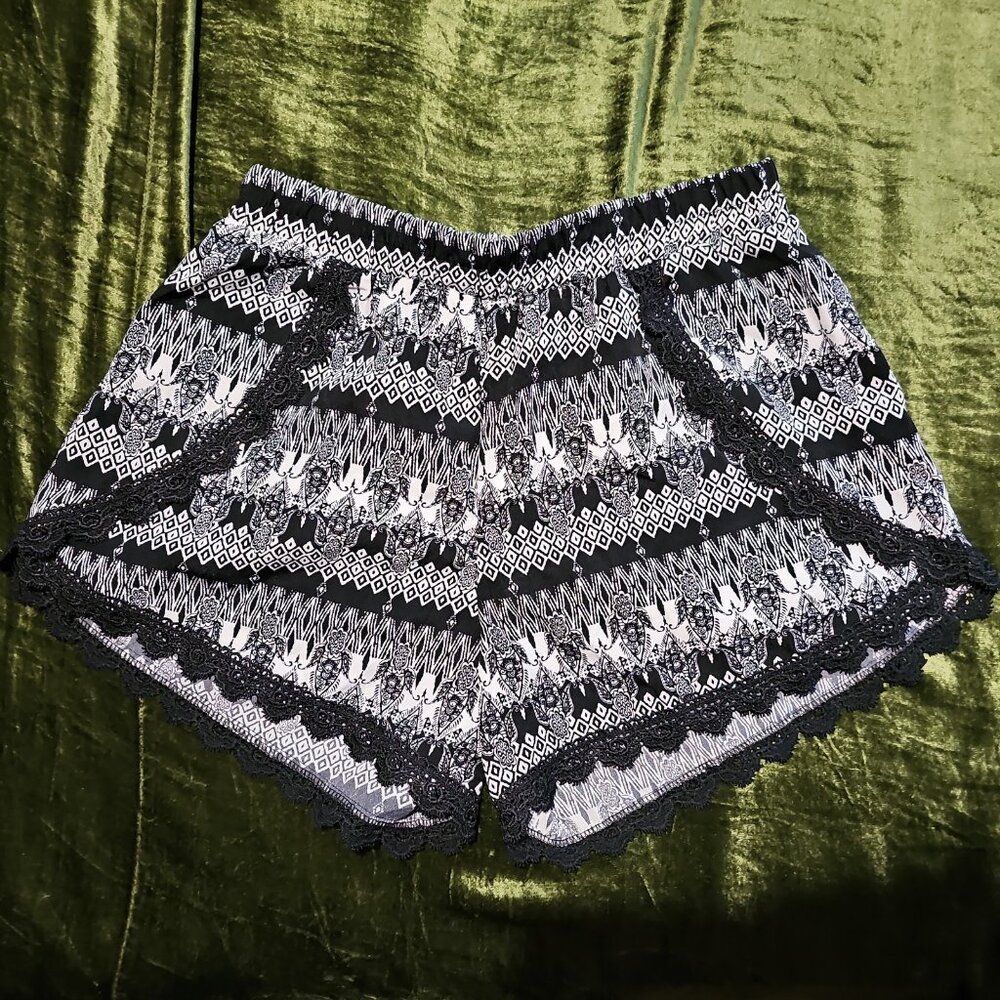 Boho printed shorts with lace trim 2010s style